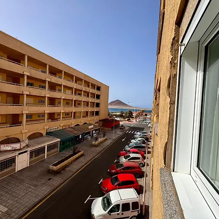 Alquilaencanarias Plaza Roja * El Médano